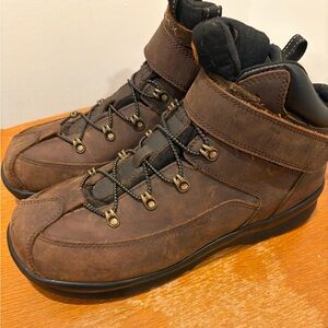 Apex hiking boots